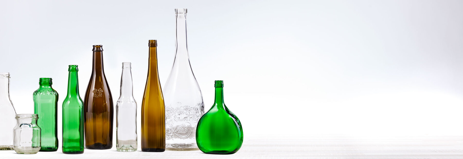 Şüşə butulkaların istehsalı.